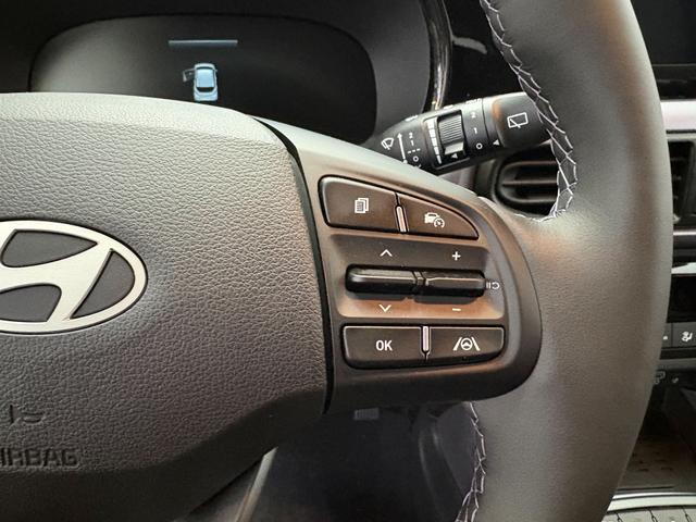 Hyundai i10 PREMIUM AUT SHZ SMART KEY KLIMAAUTOMATIK AMBIENTE ALU RFK PDC NAVI 