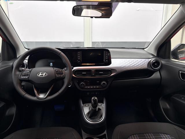 Hyundai i10 PREMIUM AUT SHZ SMART KEY KLIMAAUTOMATIK AMBIENTE ALU RFK PDC NAVI 