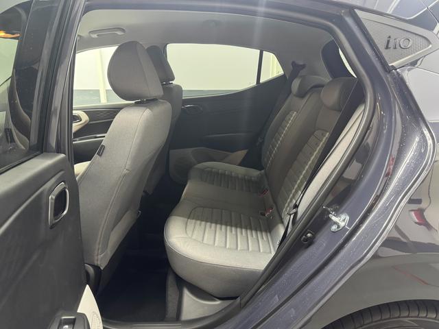 Hyundai i10 PREMIUM AUT SHZ KLIMAAUTOMATIK AMBIENTE ALU RFK PDC NAVI 