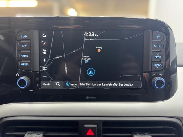 Hyundai i10 PREMIUM AUT SHZ KLIMAAUTOMATIK AMBIENTE ALU RFK PDC NAVI 