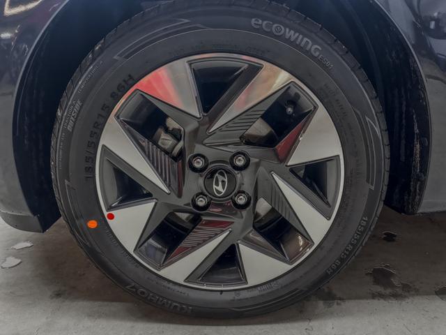 Hyundai i10 PREMIUM AUT SHZ KLIMAAUTOMATIK AMBIENTE ALU RFK PDC NAVI 