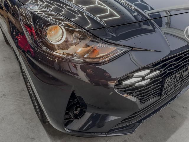 Hyundai i10 PREMIUM AUT SHZ KLIMAAUTOMATIK AMBIENTE ALU RFK PDC NAVI 