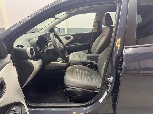 Hyundai i10 PREMIUM AUT SHZ KLIMAAUTOMATIK AMBIENTE ALU RFK PDC NAVI 