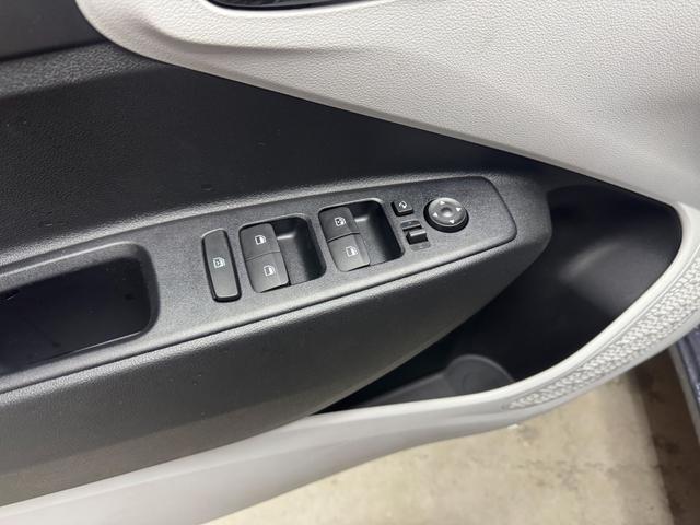 Hyundai i10 PREMIUM AUT SHZ KLIMAAUTOMATIK AMBIENTE ALU RFK PDC NAVI 