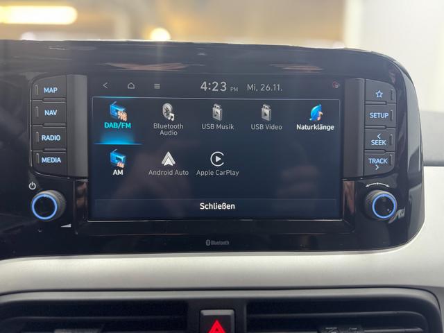 Hyundai i10 PREMIUM AUT SHZ KLIMAAUTOMATIK AMBIENTE ALU RFK PDC NAVI 