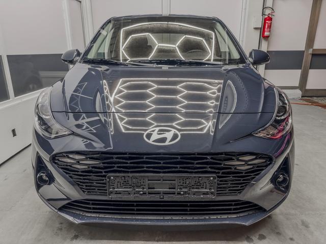 Hyundai i10 PREMIUM AUT SHZ KLIMAAUTOMATIK AMBIENTE ALU RFK PDC NAVI 