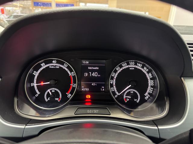 Skoda Fabia Combi AMBITION KLIMAAUTOMATIK RFK PDC SHZ 