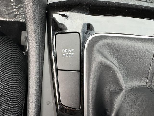 Hyundai TUCSON STYLE 18 ALU KLIMAAUTOMATIK TOTWINKEL NAVI SHZ RFK PDC 