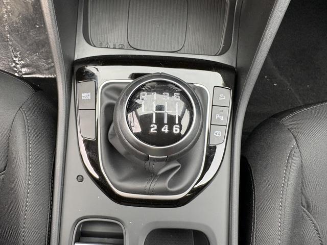 Hyundai TUCSON STYLE 18 ALU KLIMAAUTOMATIK TOTWINKEL NAVI SHZ RFK PDC 