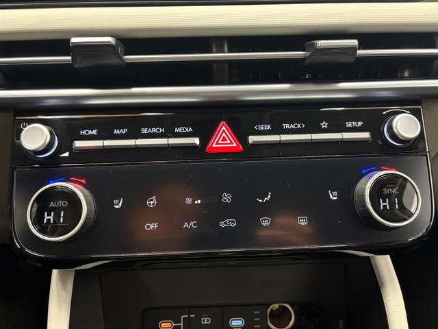 Hyundai TUCSON STYLE KLIMAAUTOMATIK TOTWINKEL NAVI SHZ RFK PDC 