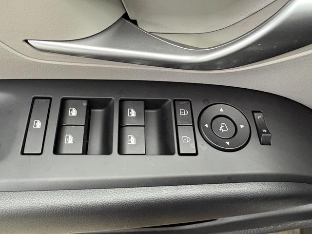 Hyundai TUCSON STYLE KLIMAAUTOMATIK TOTWINKEL NAVI SHZ RFK PDC 