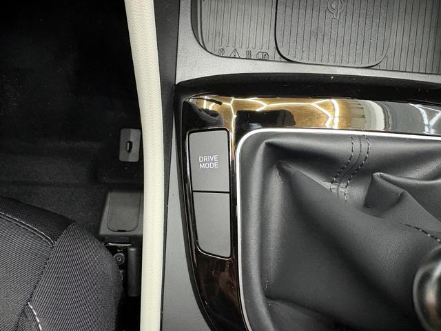 Hyundai TUCSON STYLE KLIMAAUTOMATIK TOTWINKEL NAVI SHZ RFK PDC 