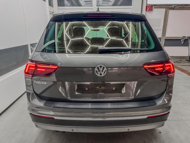 Volkswagen Tiguan HIGHLINE 2.0 TDI NAVI AHK ACC SHZ 