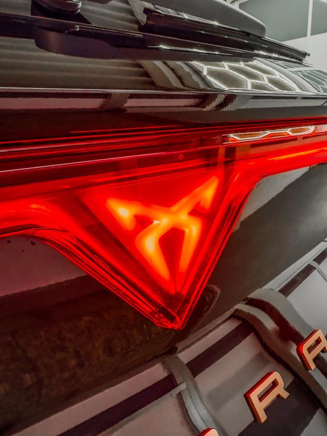 Cupra Leon Sportstourer 1.5 eTSI DSG 150PS AHK MATRIX ALLWETTERREIFEN ACC SHZ RFK KEYLESS 