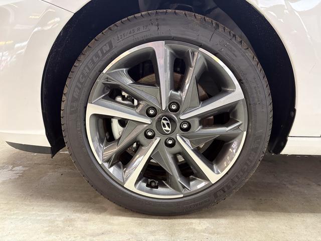 Hyundai i30 Kombi STYLE EDITION NAVI SHZ KLIMAAUTOMATIK RFK LED PDC v+h 