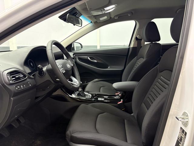 Hyundai i30 Kombi STYLE EDITION NAVI SHZ KLIMAAUTOMATIK RFK LED PDC v+h 