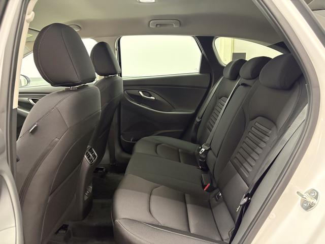 Hyundai i30 Kombi STYLE EDITION NAVI SHZ KLIMAAUTOMATIK RFK LED PDC v+h 