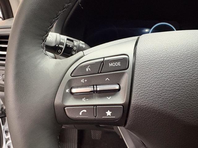 Hyundai i30 Kombi STYLE EDITION NAVI SHZ KLIMAAUTOMATIK RFK LED PDC v+h 