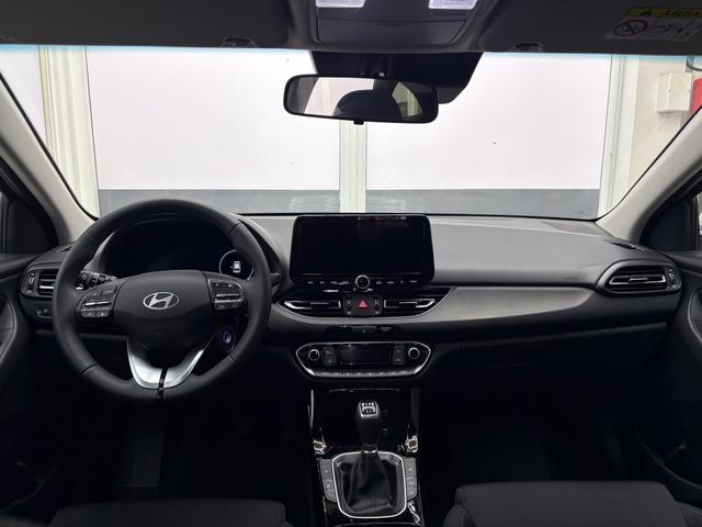 Hyundai i30 Kombi STYLE EDITION NAVI SHZ KLIMAAUTOMATIK RFK LED PDC v+h 