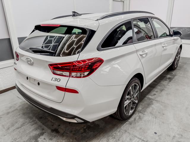Hyundai i30 Kombi STYLE EDITION NAVI SHZ KLIMAAUTOMATIK RFK LED PDC v+h 