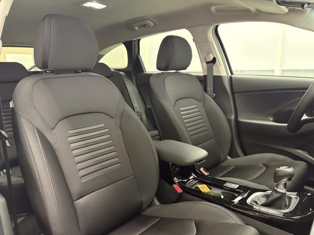 Hyundai i30 Kombi STYLE EDITION NAVI SHZ KLIMAAUTOMATIK RFK LED PDC v+h 