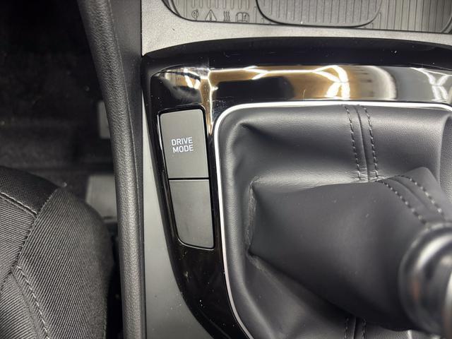 Hyundai TUCSON STYLE KLIMAAUTOMATIK TOTWINKEL NAVI SHZ RFK PDC 