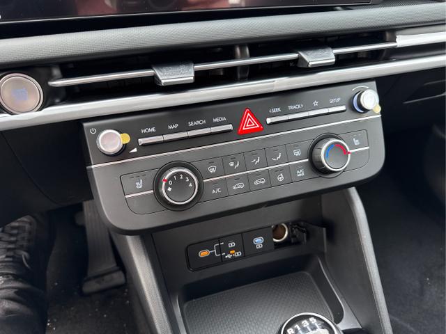 Hyundai / TUCSON / Rot /  /  / SHZ NAVI PDC RFK