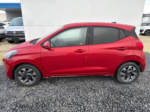 Hyundai / i10 / Rot / / / AUT NAVI SHZ RFK TEMPOMAT 