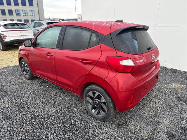 Hyundai / i10 / Rot / / / AUT NAVI SHZ RFK TEMPOMAT 