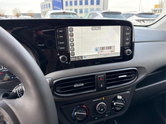 Hyundai / i10 / Rot / / / AUT NAVI SHZ RFK TEMPOMAT 