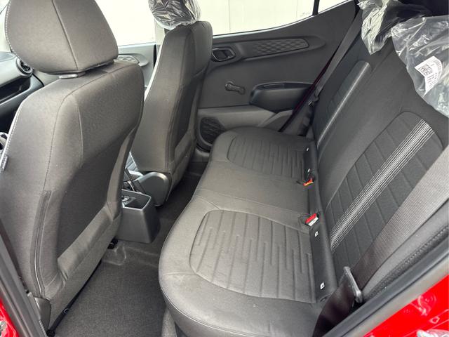 Hyundai / i10 / Rot / / / AUT NAVI SHZ RFK TEMPOMAT 