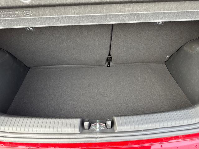 Hyundai / i10 / Rot / / / AUT NAVI SHZ RFK TEMPOMAT 