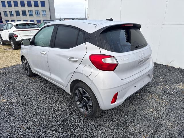 Hyundai / i10 / Grau / / / AUT NAVI SHZ RFK TEMPOMAT 