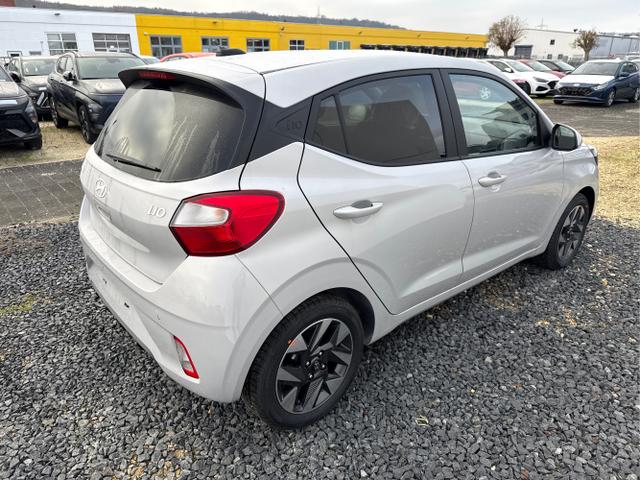 Hyundai / i10 / Grau / / / AUT NAVI SHZ RFK TEMPOMAT 