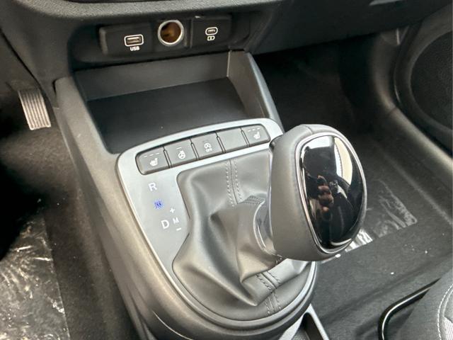 Hyundai / i10 / Grau / / / AUT NAVI SHZ RFK TEMPOMAT 