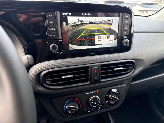 Hyundai / i10 / Grau / / / AUT NAVI SHZ RFK TEMPOMAT 