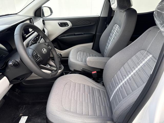 Hyundai / i10 / Wei&szlig; / / / AUT SHZ SMART KEY KLIMAAUTOMATIK AMBIENTE ALU RFK PDC NAVI 