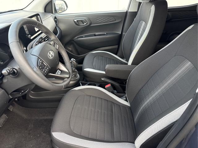 Hyundai / i10 / Grau / / / AUT NAVI SHZ RFK TEMPOMAT 