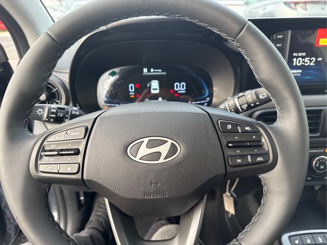 Hyundai / i10 / Grau / / / AUT NAVI SHZ RFK TEMPOMAT 