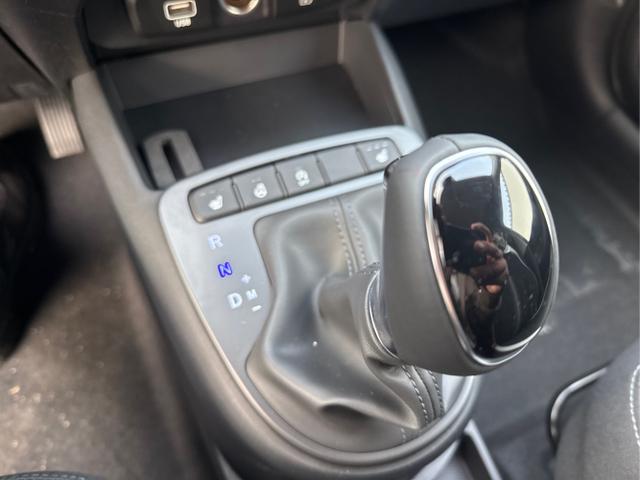 Hyundai / i10 / Grau / / / AUT NAVI SHZ RFK TEMPOMAT 