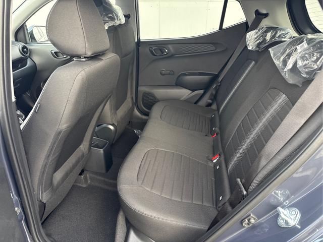 Hyundai / i10 / Grau / / / AUT NAVI SHZ RFK TEMPOMAT 