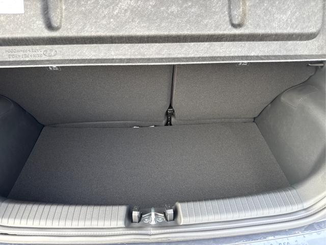 Hyundai / i10 / Grau / / / AUT NAVI SHZ RFK TEMPOMAT 