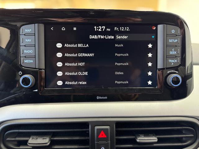 Hyundai i10 PREMIUM AUT SHZ KLIMAAUTOMATIK AMBIENTE ALU RFK PDC NAVI 