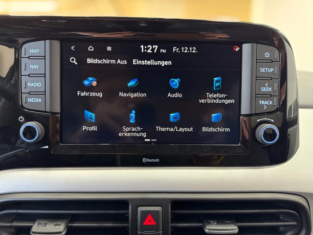 Hyundai i10 PREMIUM AUT SHZ KLIMAAUTOMATIK AMBIENTE ALU RFK PDC NAVI 