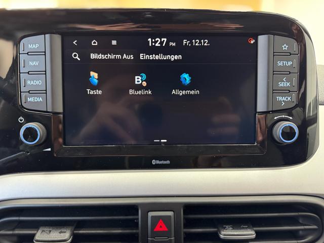 Hyundai i10 PREMIUM AUT SHZ KLIMAAUTOMATIK AMBIENTE ALU RFK PDC NAVI 