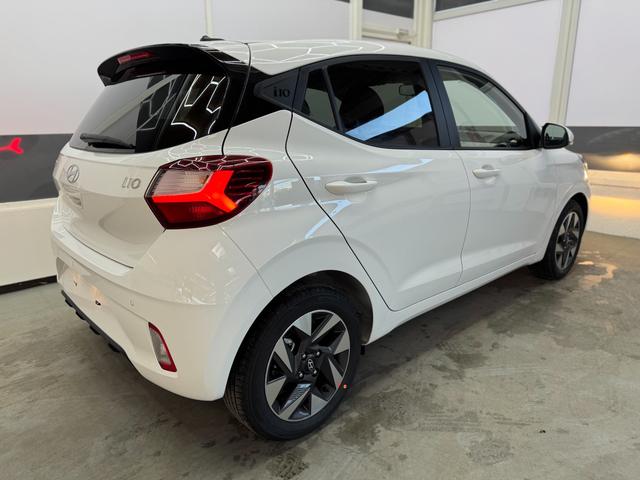 Hyundai i10 PREMIUM AUT SHZ KLIMAAUTOMATIK AMBIENTE ALU RFK PDC NAVI 