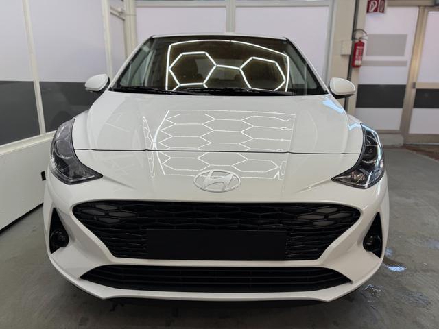 Hyundai i10 PREMIUM AUT SHZ KLIMAAUTOMATIK AMBIENTE ALU RFK PDC NAVI 