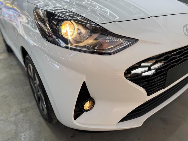 Hyundai i10 PREMIUM AUT SHZ KLIMAAUTOMATIK AMBIENTE ALU RFK PDC NAVI 