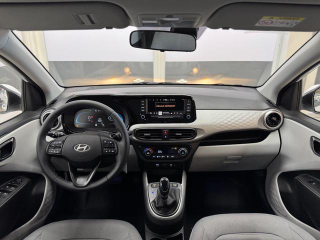 Hyundai i10 PREMIUM AUT SHZ KLIMAAUTOMATIK AMBIENTE ALU RFK PDC NAVI 