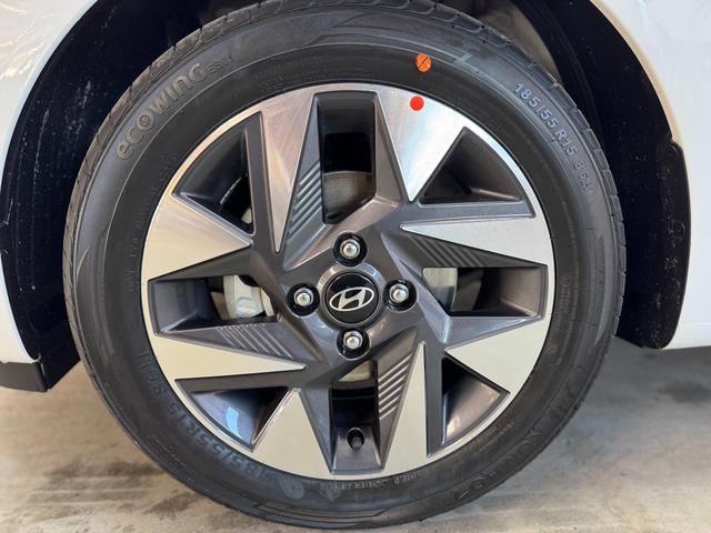 Hyundai i10 PREMIUM AUT SHZ KLIMAAUTOMATIK AMBIENTE ALU RFK PDC NAVI 